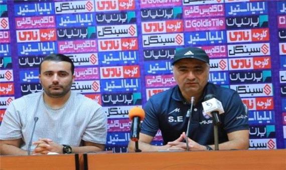 الهامی: شرایط نامساعد زمین اجازه نداد بازی زیبایی را نظاره گر باشیم/بازیکنان زیادی را داریم که برای اولین بار در لیگ برتر بازی می‌کنند