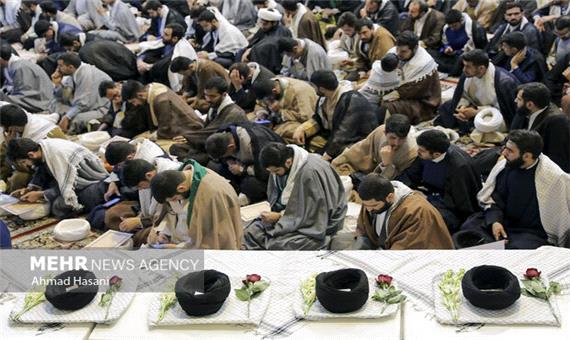مراسم عمامه‌گذاری 350 طلبه حوزه علمیه خراسان رضوی برگزار شد