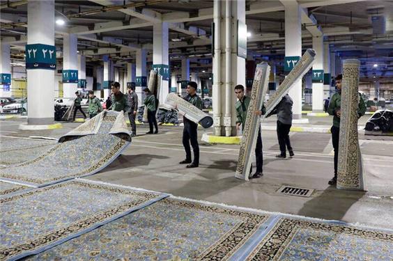تبدیل پارکینگ‌های حرم رضوی در دهه پایانی صفر به مراکز استراحت زائران
