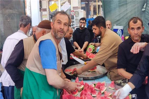 خدمت‌ رسانی موکب عاشقان امام‌ رضا (ع) نیشابور به زائران اربعین