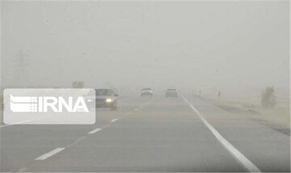 مه صبحگاهی تردد خودروها در گردنه‌های خراسان شمالی را کند کرد
