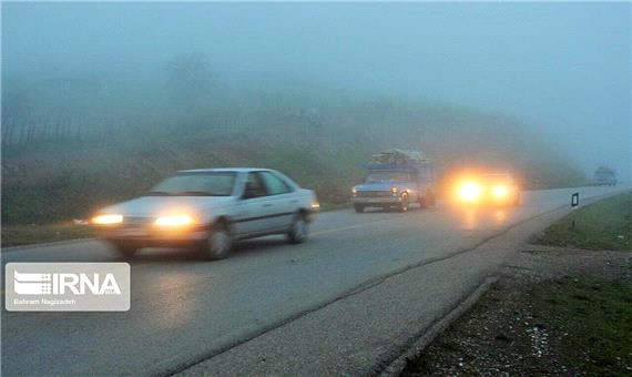 مه غلیظ تردد خودروها را در گردنه‌های خراسان شمالی کند کرد