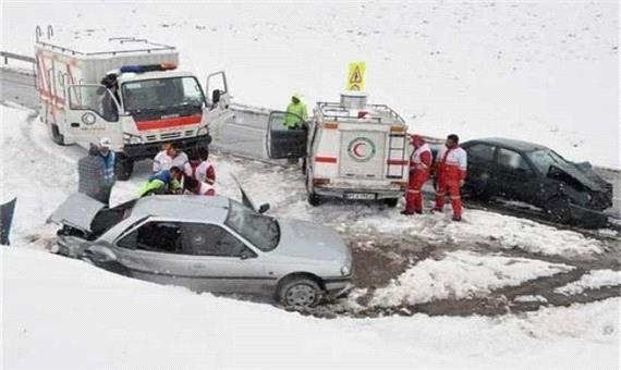 رانندگان از تردد غیر ضروری در محورهای فریمان اجتناب کنند/امدادرسانی به 47 خودروی گرفتار در برف