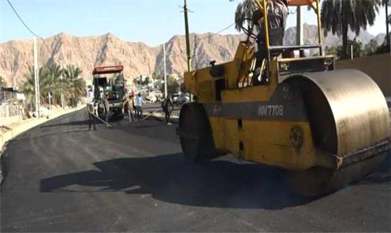 ساماندهی ورودی شهر حاجی آباد با 8 هزار متر مربع آسفالت آغاز شد