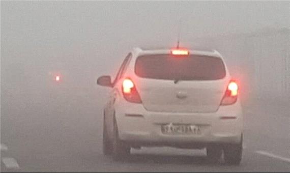 جاده‌های خراسان رضوی مه‌آلود و لغزنده است