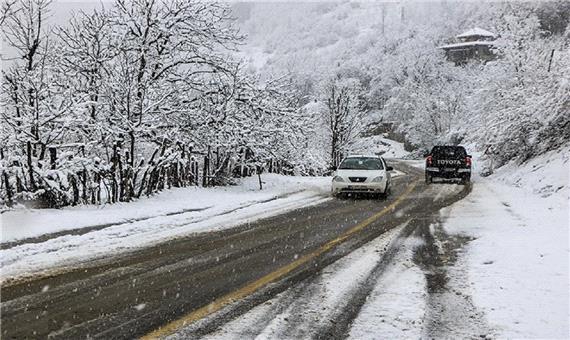 بارش برف در راه‌های ارتباطی استان اردبیل آغاز شد