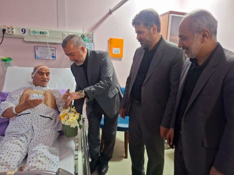 عیادت مدیرکل آموزش‌وپرورش خراسان رضوی از فرهنگیان بازنشسته بستری در بیمارستان
