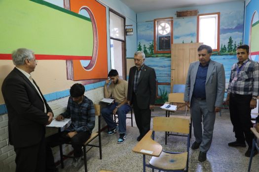 بازدید مدیرکل آموزش و پرورش خراسان رضوی از فرآیند برگزاری امتحانات نهایی شهریورماه