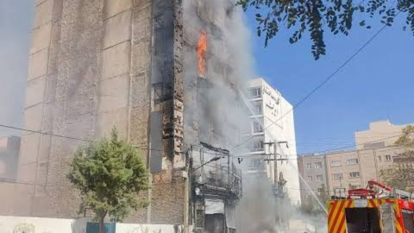۴۷ مصدوم در پی آتش‌سوزی در ساختمان سیمان سبزوار
