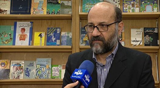 پنج دهه قلم‌زنی برای تربیت نسل آگاه