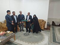 کمک ۱۲۰ میلیون تومانی پدر شهیدبه دانشگاه آزاد بردسکن