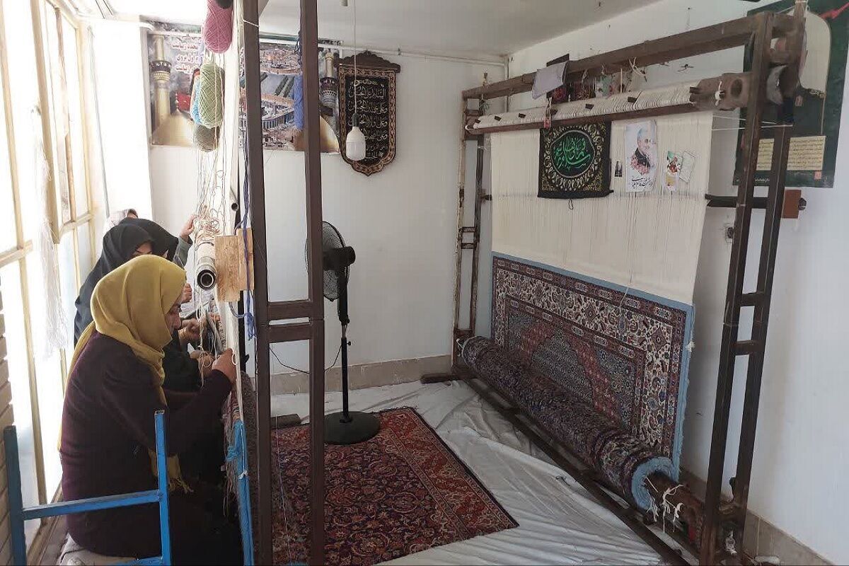 بافت ۷۰۰ مترمربع فرش دستبافت برای عتبات عالیات در خراسان جنوبی
