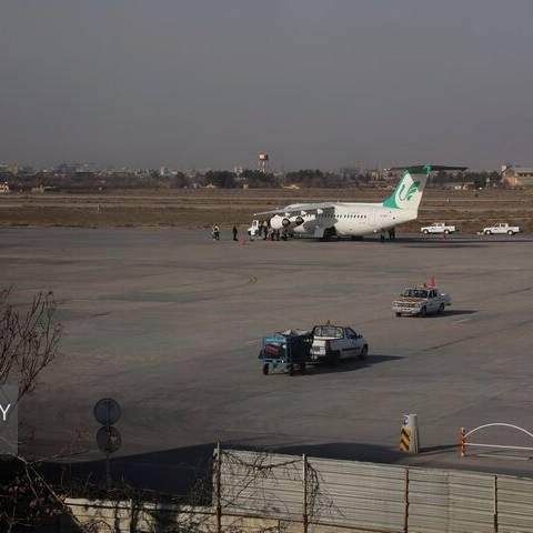 ماجرای ترکیدگی لاستیک فوکر ۱۰۰ آسمان در فرودگاه مشهد اعلام شد