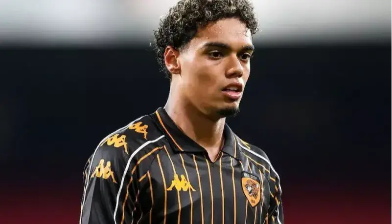 پسر رونالدینیو راهش را از پدرش جدا کرد