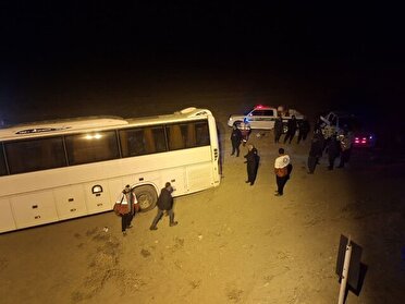 انحراف اتوبوس در جاده سبزوار- نیشابور با ۲۳ مصدوم