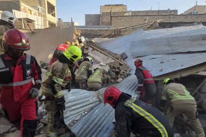 ۲ نفر در پی انفجار خانه‌ای در مشهد محبوس شدند