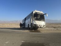 برخورد اتوبوس با تریلی در جاده سبزوار-داورزن با ۲۸ مصدوم