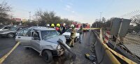 نجات راننده محبوس در تصادف بزرگراه شهید میرزایی