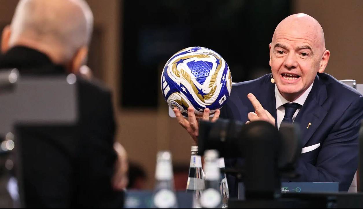 امضای تفاهم‌نامه اعطای وام یک میلیارد دلاری فدراسیون فوتبال عربستان به فیفا