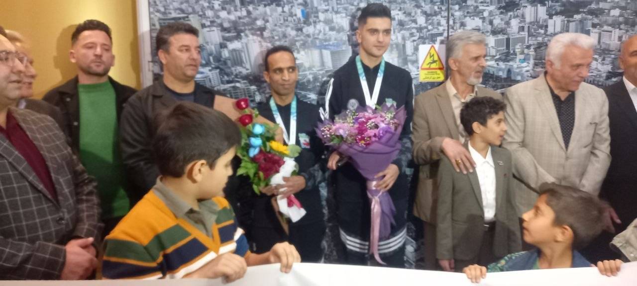 استقبال از ملی پوشان خراسانی فوتبال هفت نفره در فرودگاه مشهد