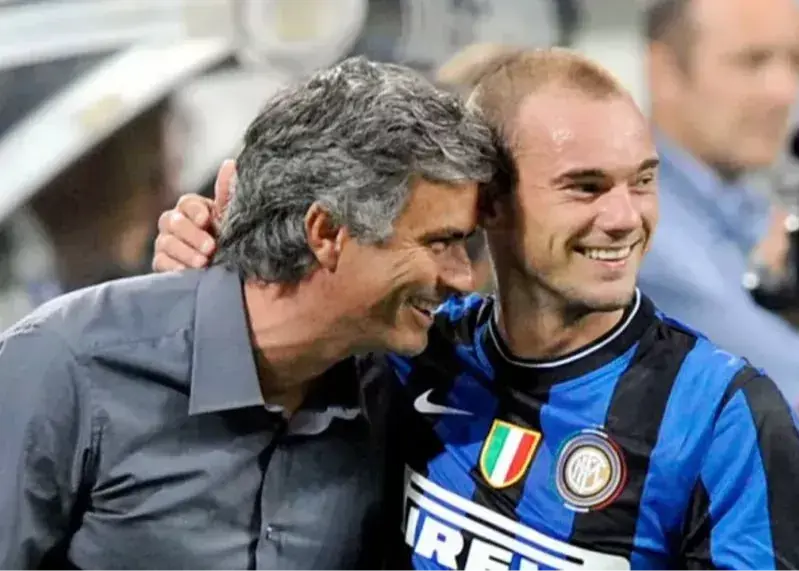 مورینیو توضیح داد؛ علت بوسیدن کله اسنایدر چه بود