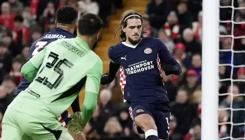 ستاره اسپانیایی در آنفیلد دکترا گرفت!