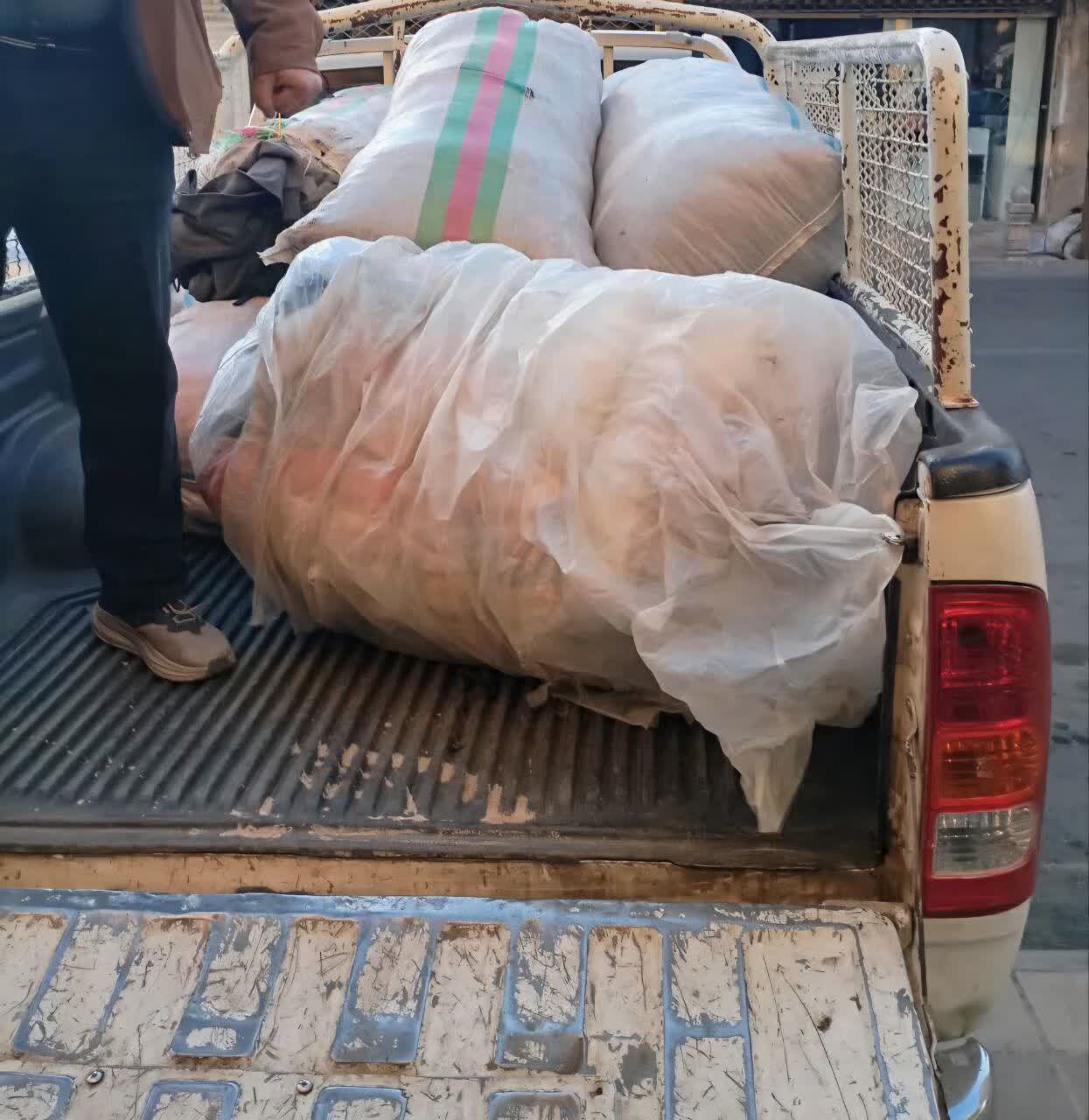 کشف البسه دست دوم قاچاق در بیرجند