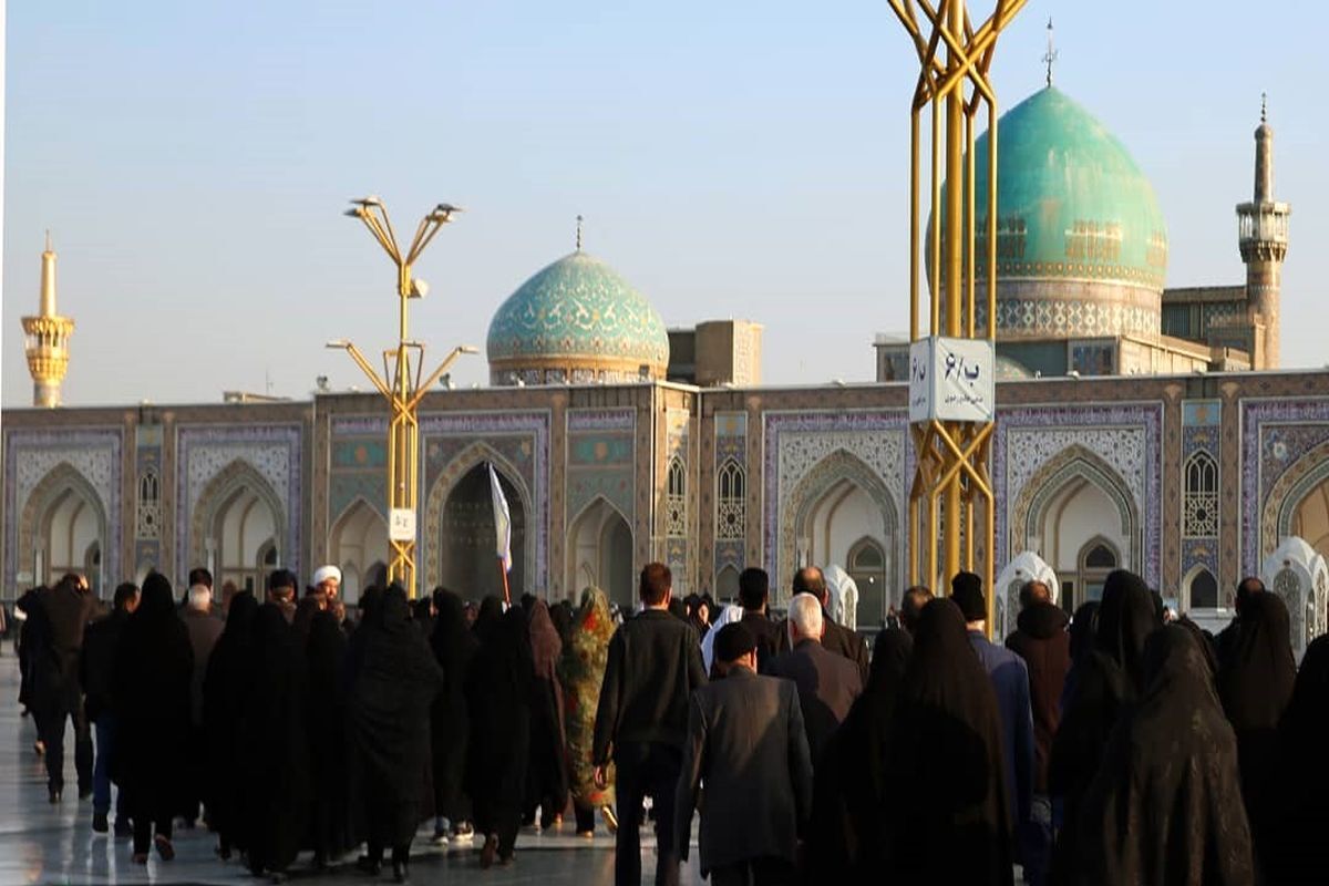 تشرف بیش از ۳۰ هزار زائر احسان‌پذیر و زیارت اولی به حرم رضوی