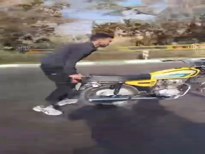 حرکات عجیب و خطرناک یک موتورسوار در بلوار وکیل‌آباد مشهد