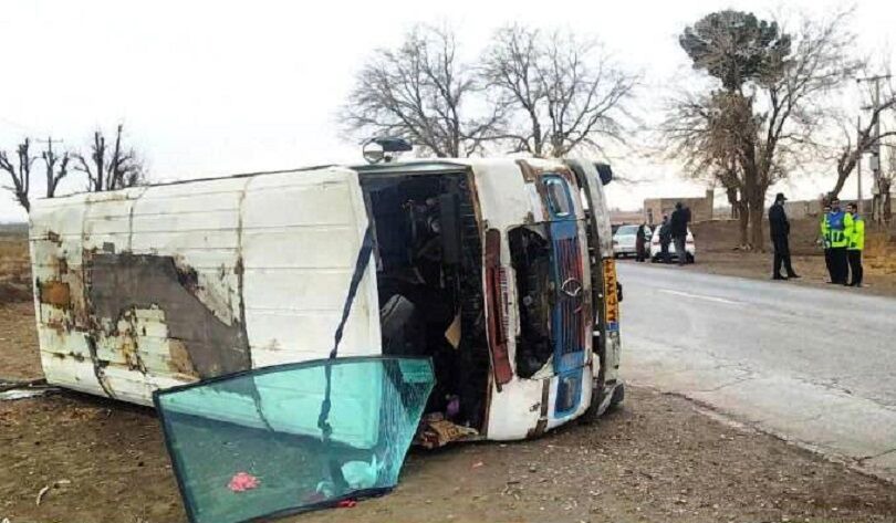 واژگونی مینی‌بوس مدرسه در جاده نیشابور-سبزوار با ۱۴ مصدوم