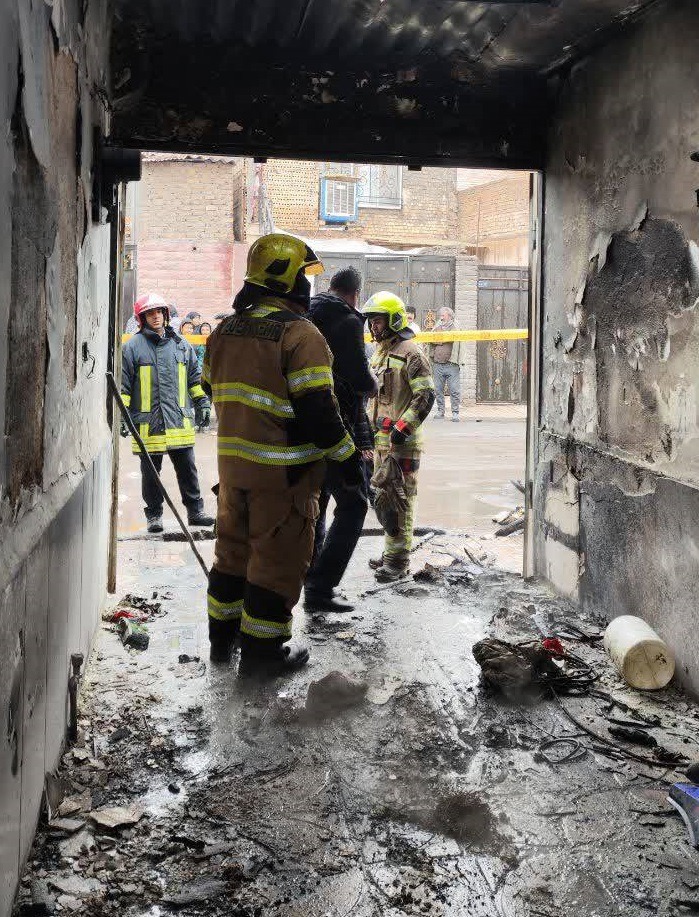 نجات جان ۵ عضو یک خانواده از آتش‌سوزی منزلی در مشهد