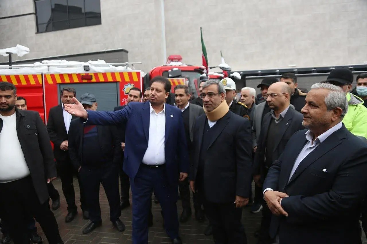 تحویل ۳۷ دستگاه ماشین‌آلات آتش‌نشانی و خدمات شهری به شهرداری‌های استان