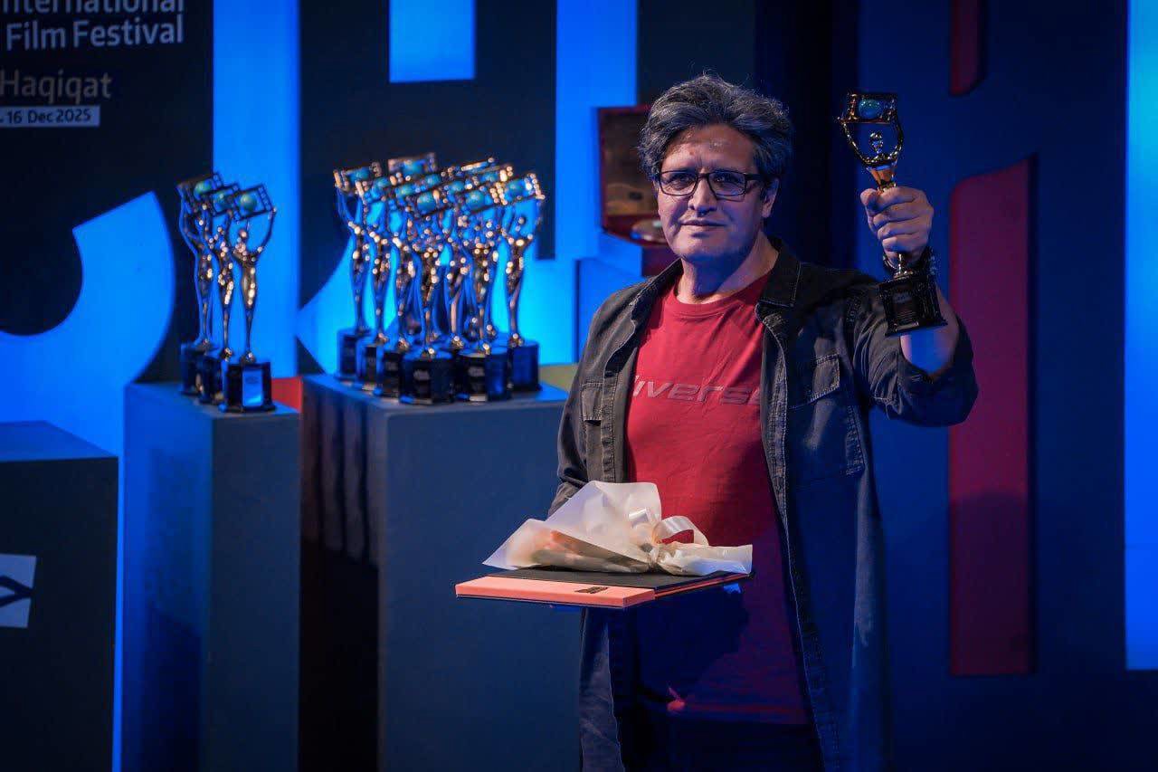 اعطای نشان فیروزه ای جشنواره بین‌المللی «سینماحقیقت» به  فیلم ساز نیشابوری