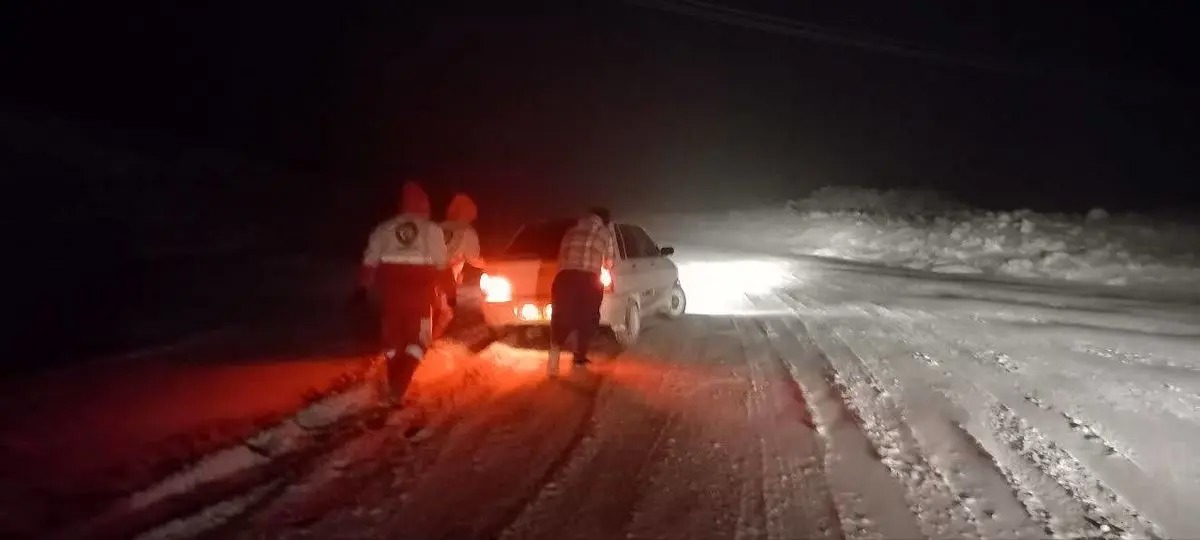 انسداد ۳ محور اصلی فریمان در پی کولاک برف و یخبندان