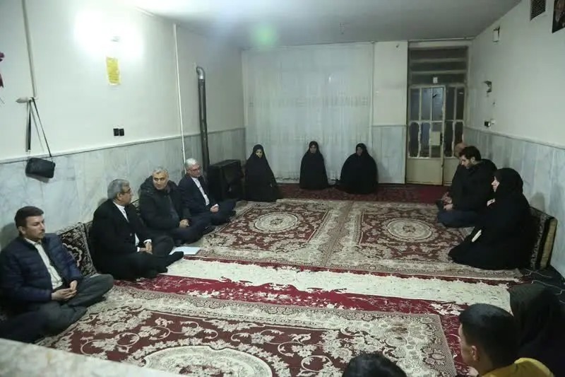 چله‌نشینی استاندار خراسان رضوی با خانواده‌های ایتام