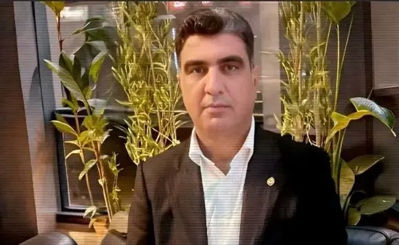 لحظه چاقو خوردن فرمانده انتظامی مشهد در مراسم خسرو علیکردی/ ویدئو