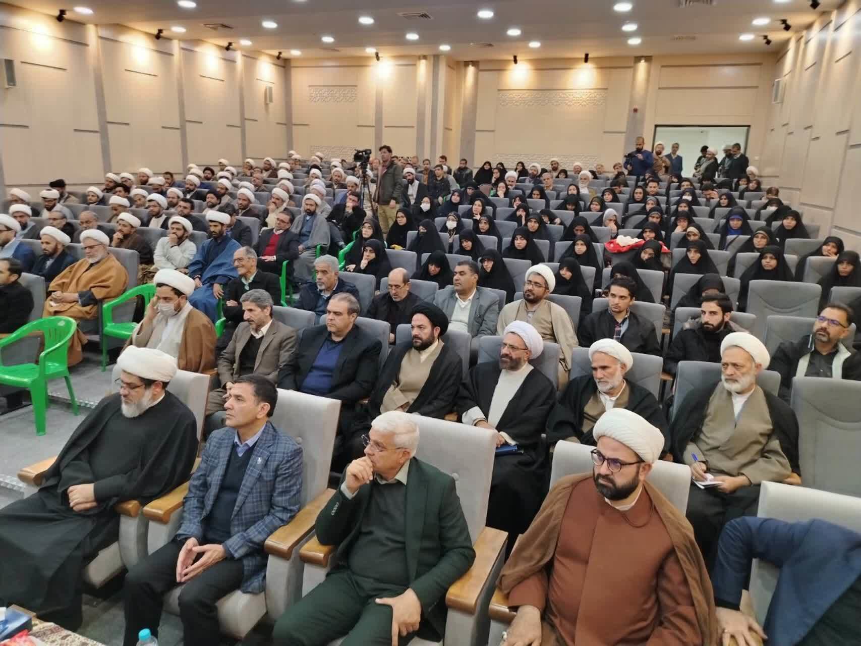 عمق وحدت حوزه و دانشگاه در تعامل علم و دین است