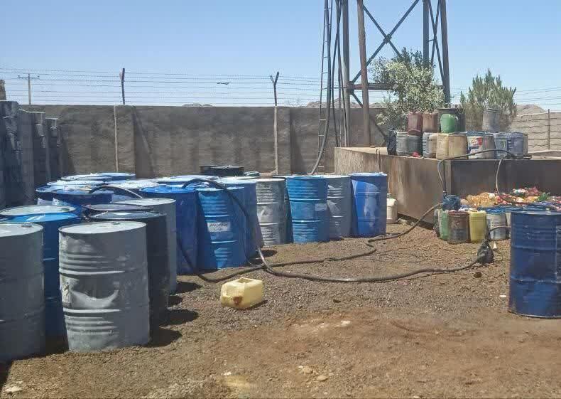 ذخیره ۸ هزار لیتر سوخت قاچاق در منزل مسکونی در نهبندان