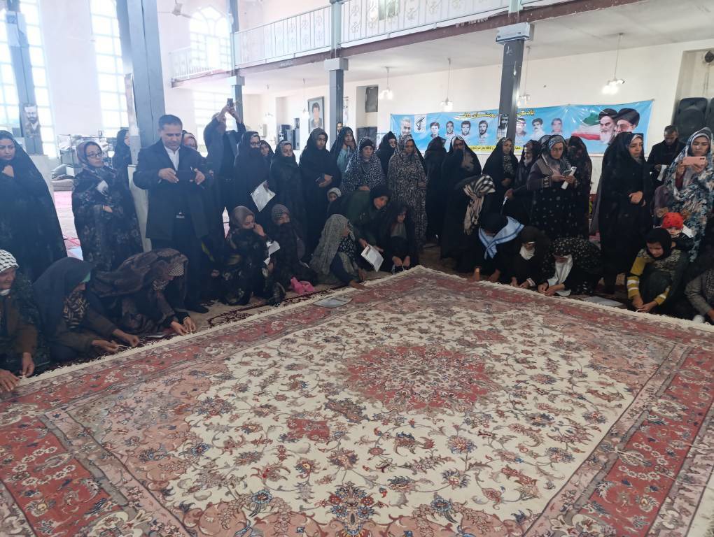 اهدای قالی دستبافت مردم دافی کدکن به حرم امام حسین (ع)