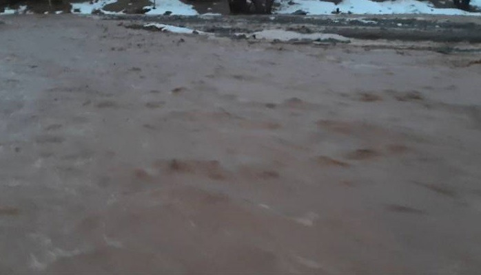 جاری شدن سیل در روستای رودخانه بخش رخ تربت حیدریه