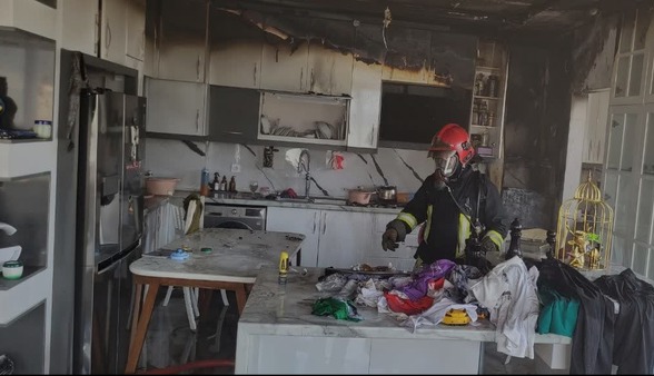 مهار آتش‌سوزی یک واحد مسکونی در امیریه