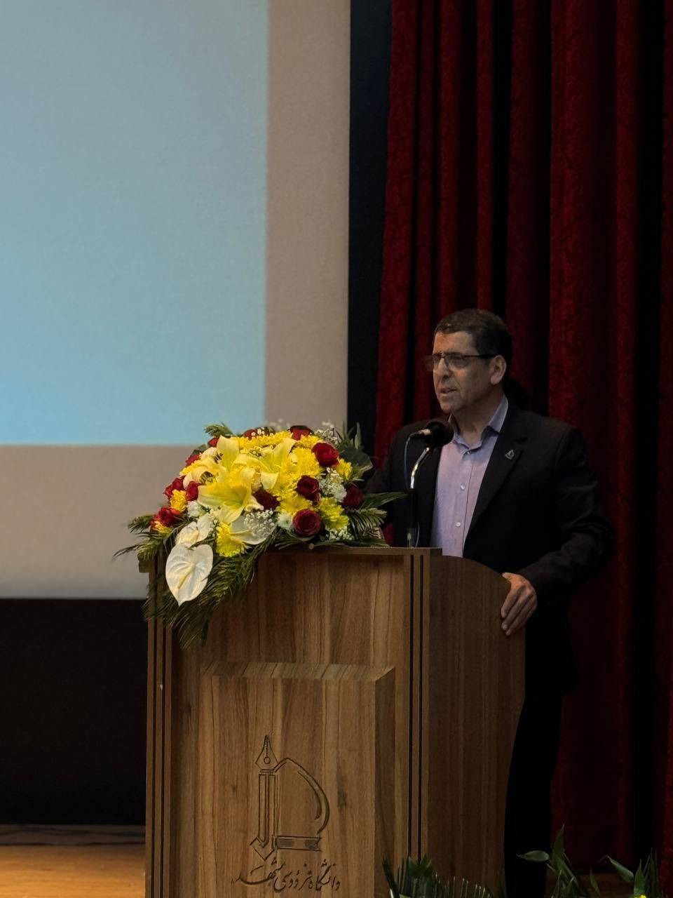 ضرورت تقویت ارتباط دانشگاه و صنعت به صورت عملی