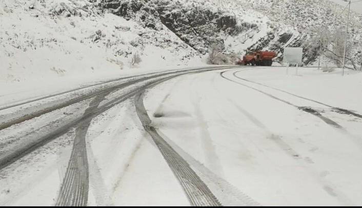 محور بردسکن-سبزوار به دلیل برف و یخبندان مسدود شد