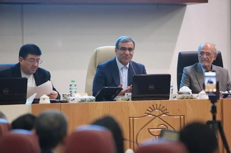 فرصت خدمت به مردم کوتاه است و باید قدر آن را دانست