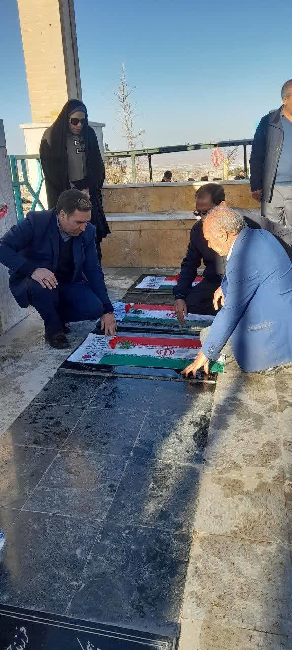 مراسم عطرافشانی گلزار شهدای ششتمد