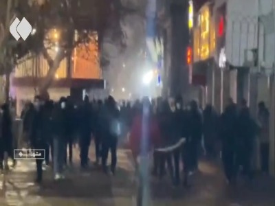 فیلم/ اغتشاشگران در مشهد به پیک موتوری هم رحم نکردند