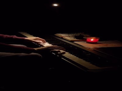 شنونده این پیانو نوازی آرامش بخش باشید