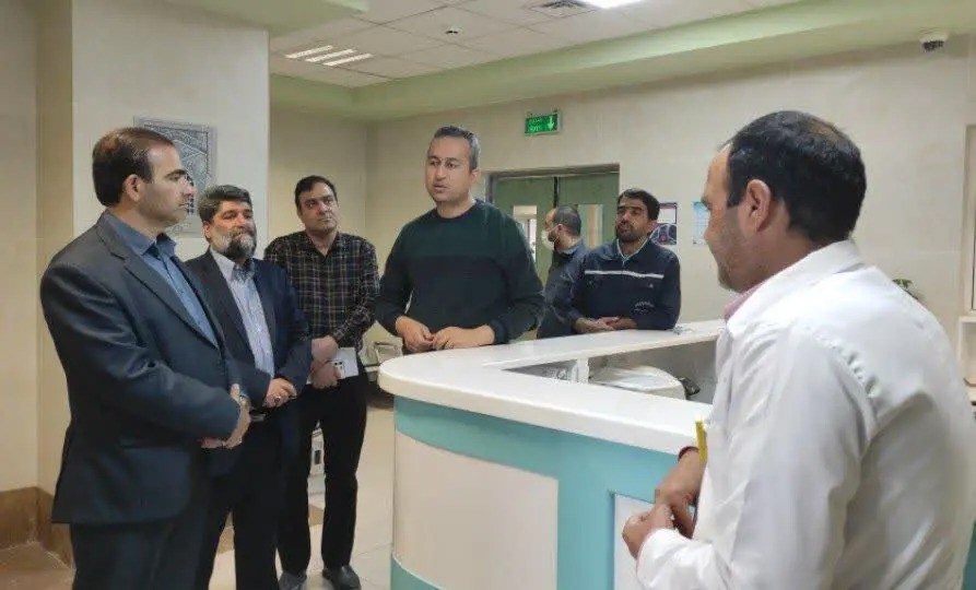 نظارت بر خدمات درمانی در بازدید فرماندار طبس از پلی‌کلینیک تأمین اجتماعی