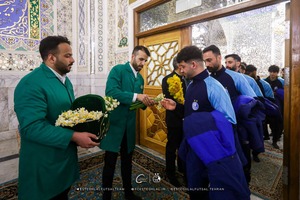 عکس/ تیم فوتسال استقلال در حرم امام رضا(ع)