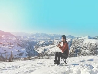 اجرای دلنشین و بی نظیر فلوت سرخپوستی در طبیعت